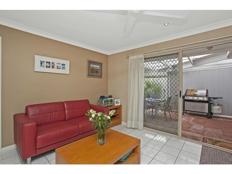 16 Beaconsfield Drive, Burleigh Waters QLD 4220