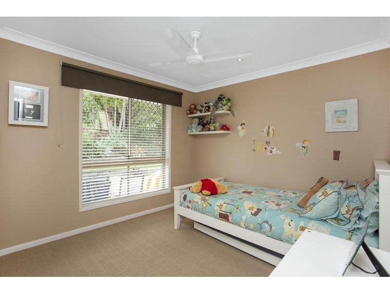 16 Beaconsfield Drive, Burleigh Waters QLD 4220