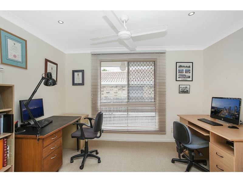 16 Beaconsfield Drive, Burleigh Waters QLD 4220