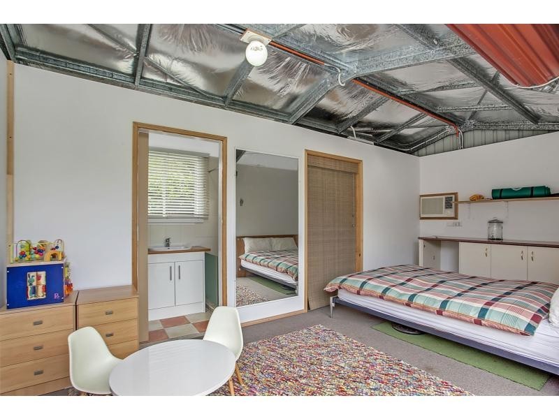 16 Beaconsfield Drive, Burleigh Waters QLD 4220