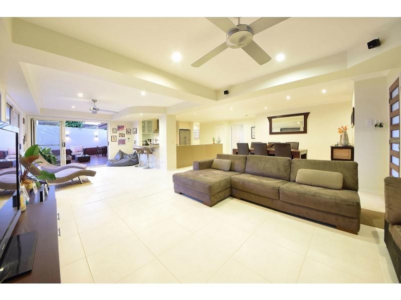 3/6 Whitehead Drive, Burleigh Waters QLD 4220