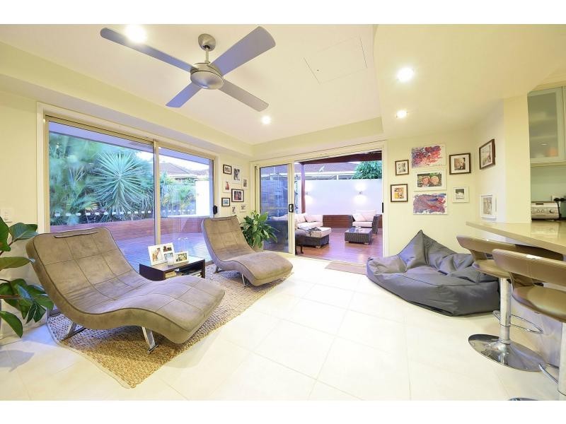 3/6 Whitehead Drive, Burleigh Waters QLD 4220