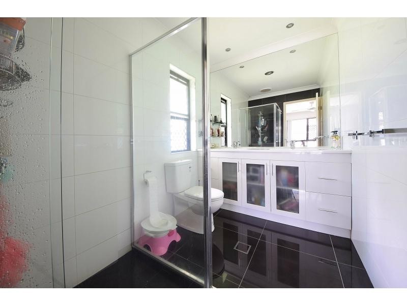 9 Seville Circuit, Burleigh Waters QLD 4220