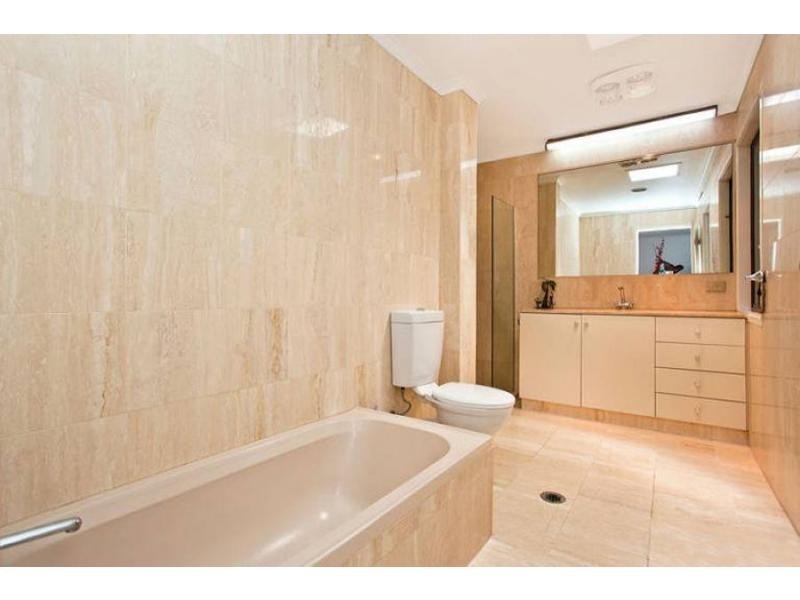 2/22 Mount Street, Burleigh Heads QLD 4220