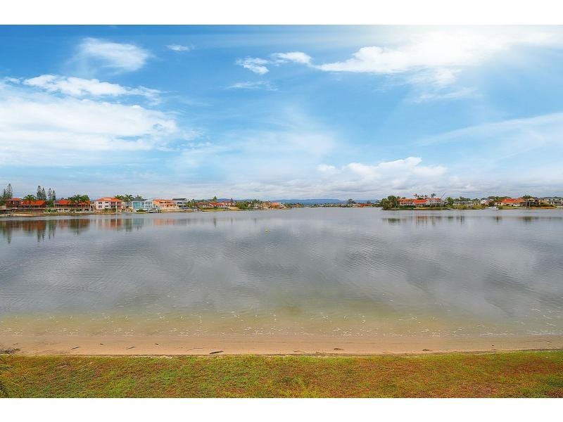 Unit 7/43 Duet Drive, Mermaid Waters QLD 4218