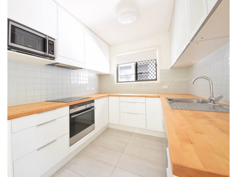 22 Dawn Parade, Miami QLD 4220