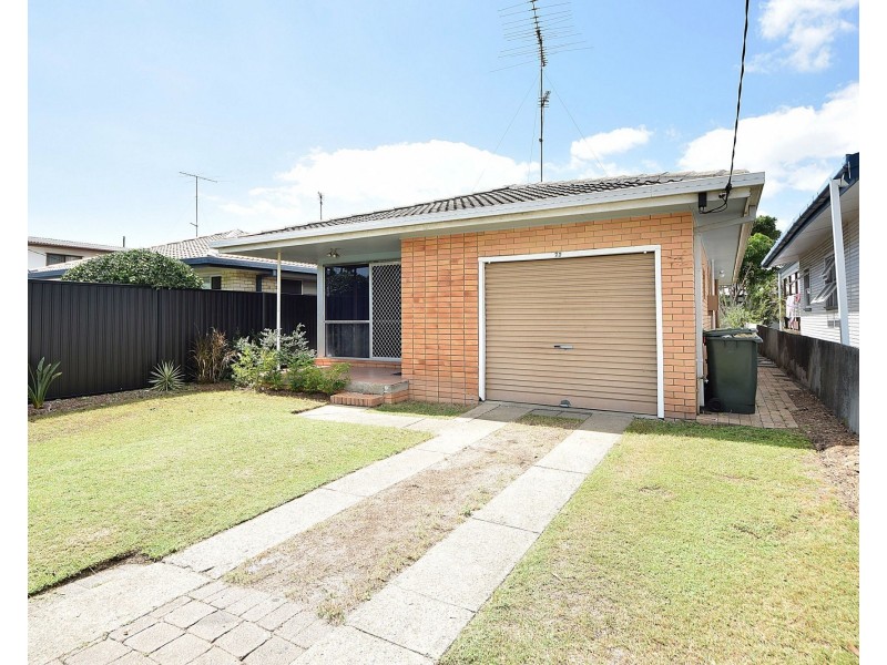 22 Dawn Parade, Miami QLD 4220