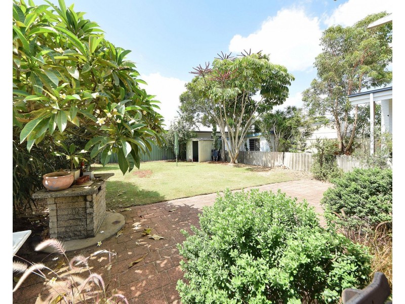 22 Dawn Parade, Miami QLD 4220