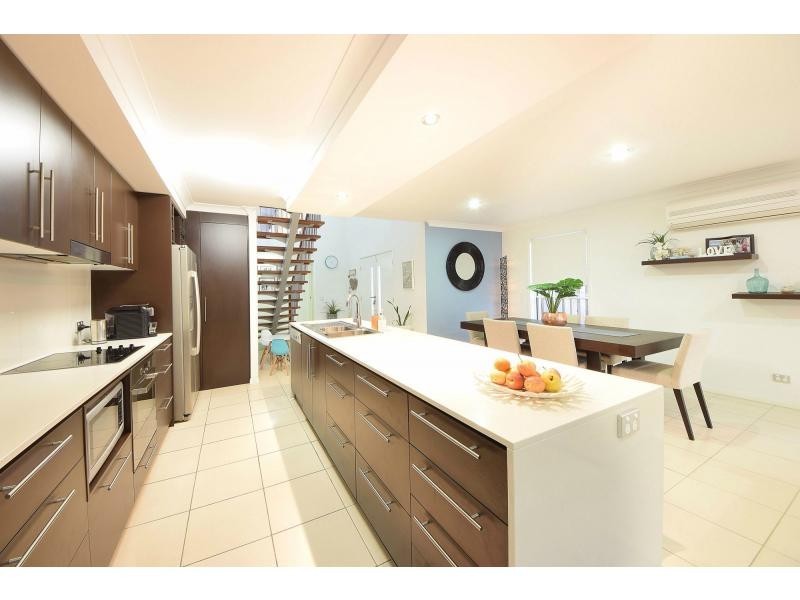 98 Verona Circuit, Burleigh Waters QLD 4220