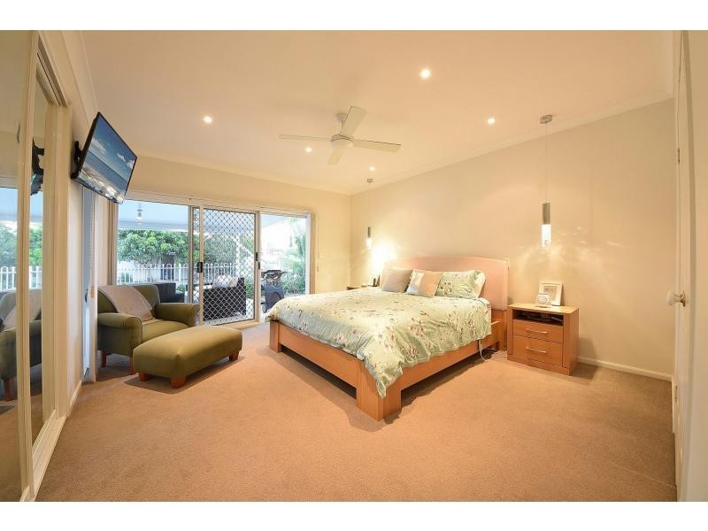 150 Santa Cruz Boulevard, Clear Island Waters QLD 4226