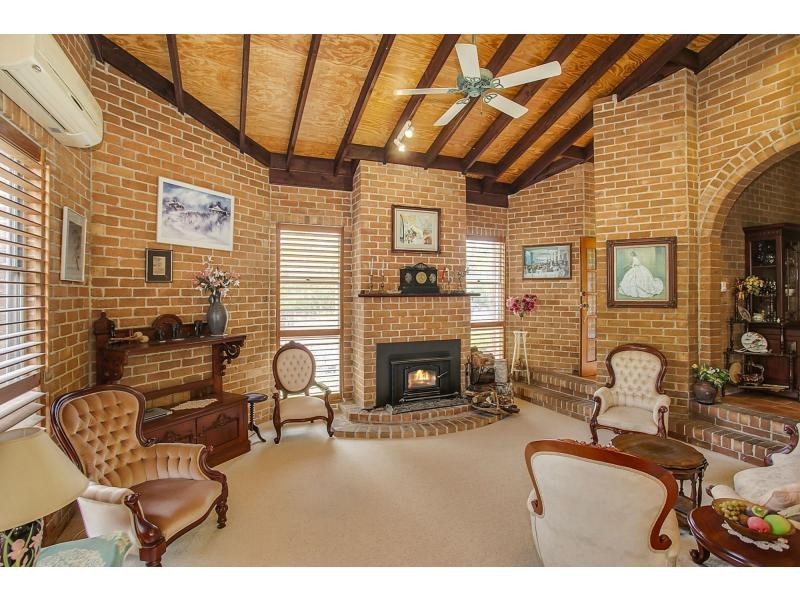 2 Exmouth Court, Elanora QLD 4221