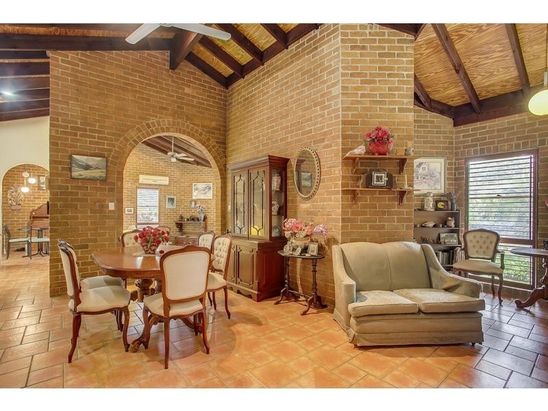 2 Exmouth Court, Elanora QLD 4221