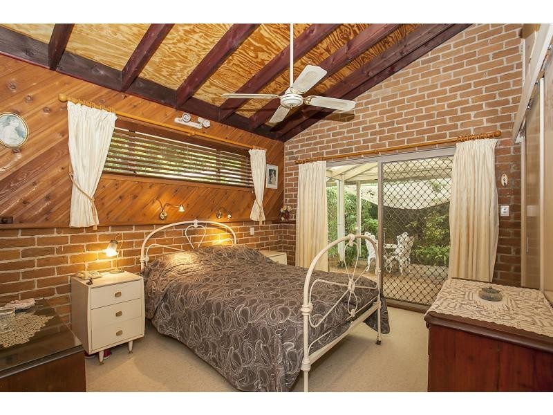 2 Exmouth Court, Elanora QLD 4221