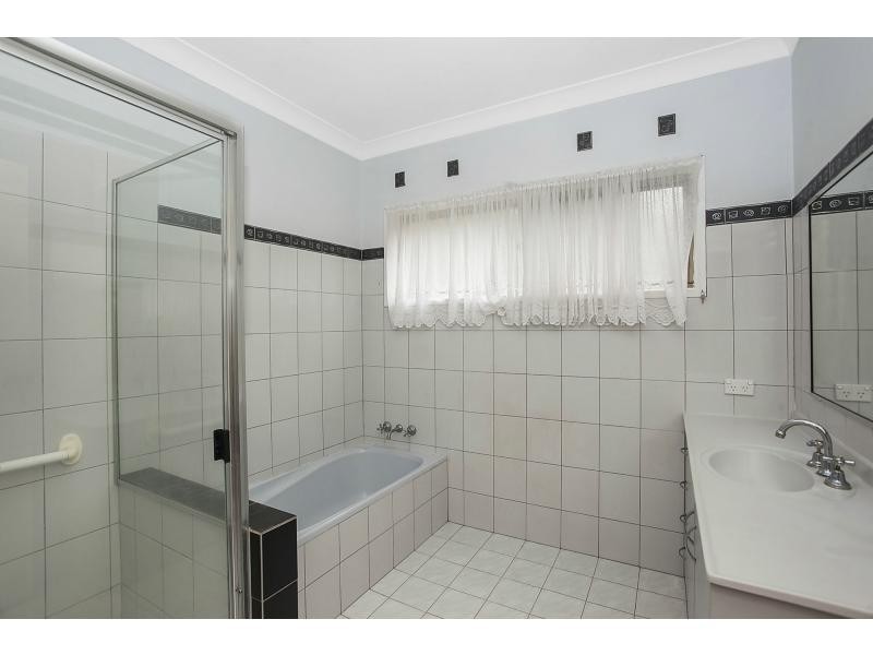 2 Exmouth Court, Elanora QLD 4221