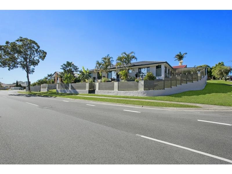 2 Bilgola Place, Robina QLD 4226