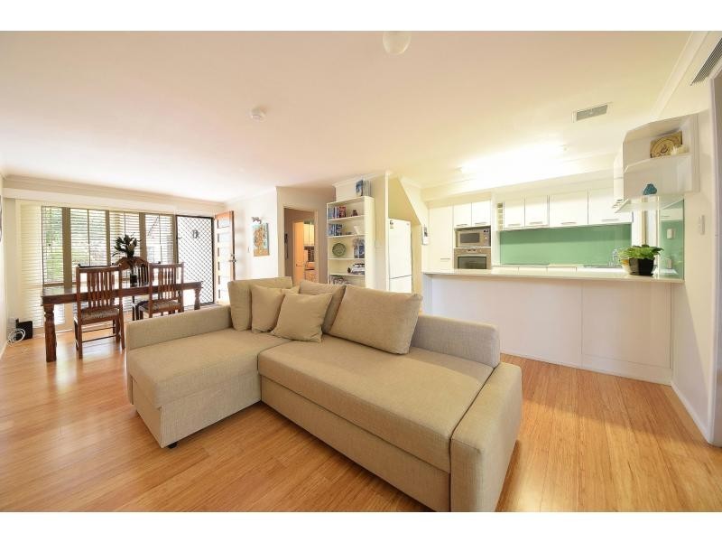 8/40 Sunbird Street, Burleigh Waters QLD 4220