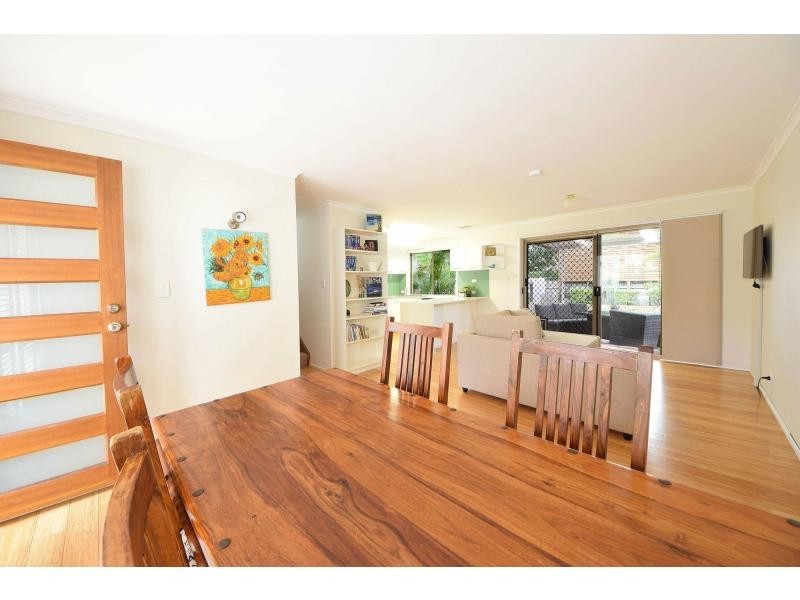 8/40 Sunbird Street, Burleigh Waters QLD 4220