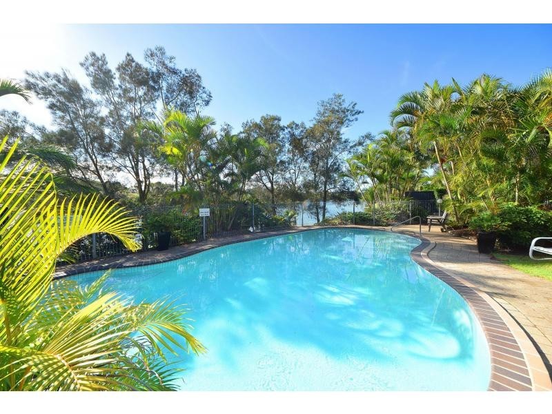 8/40 Sunbird Street, Burleigh Waters QLD 4220