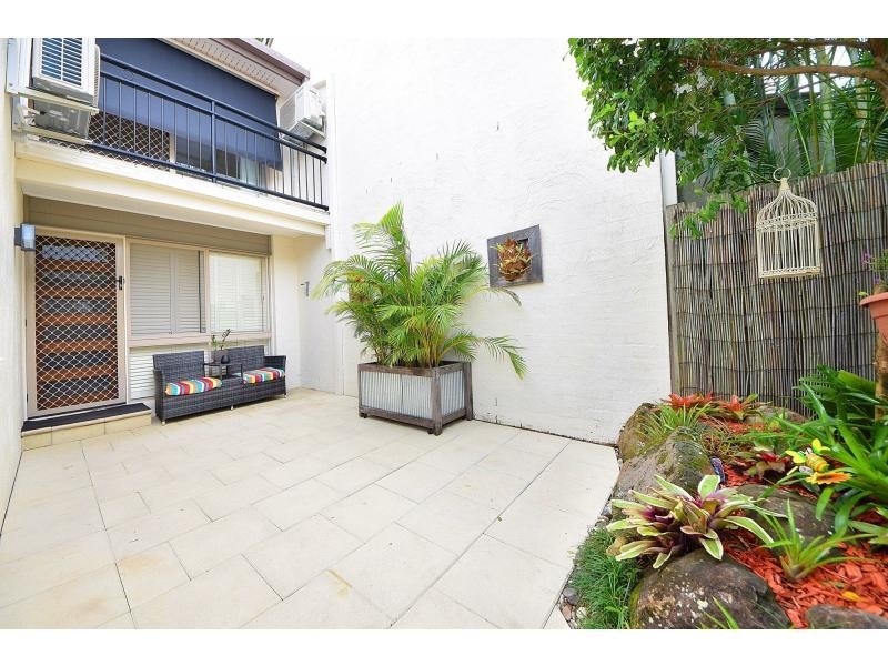 8/40 Sunbird Street, Burleigh Waters QLD 4220
