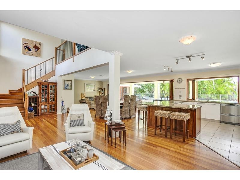 22 Kestrel Drive, Burleigh Waters QLD 4220