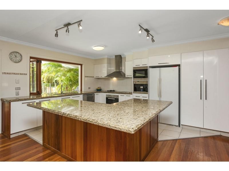 22 Kestrel Drive, Burleigh Waters QLD 4220