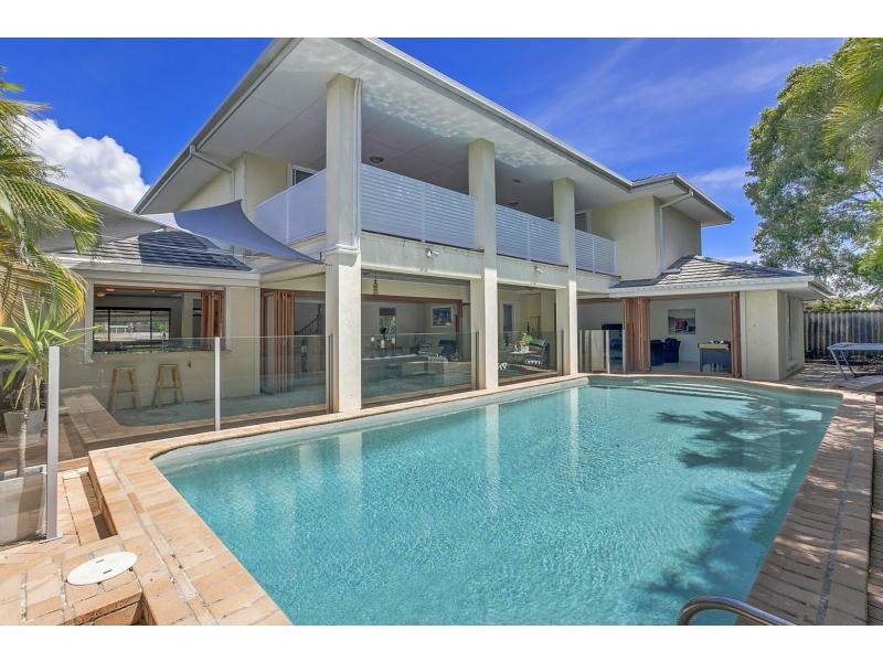 22 Kestrel Drive, Burleigh Waters QLD 4220