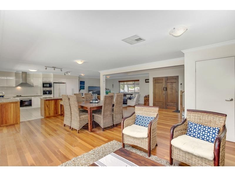 22 Kestrel Drive, Burleigh Waters QLD 4220