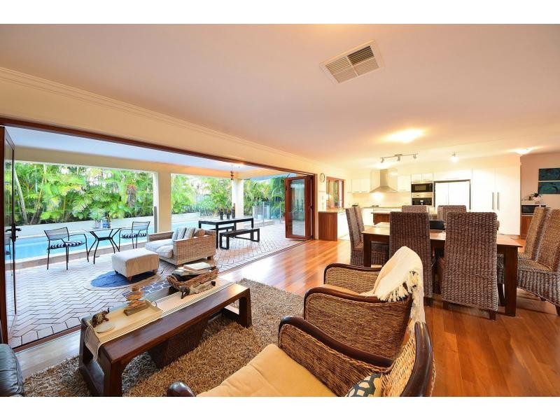 22 Kestrel Drive, Burleigh Waters QLD 4220