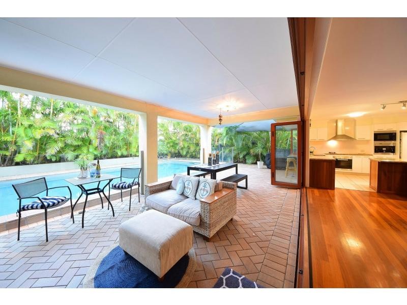 22 Kestrel Drive, Burleigh Waters QLD 4220