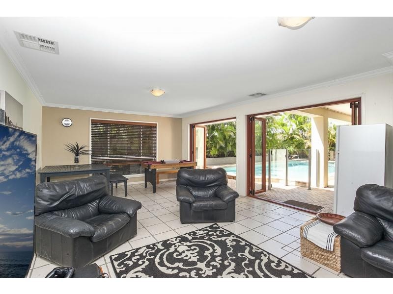 22 Kestrel Drive, Burleigh Waters QLD 4220