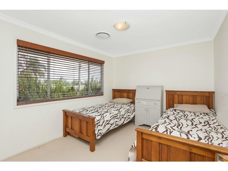 22 Kestrel Drive, Burleigh Waters QLD 4220