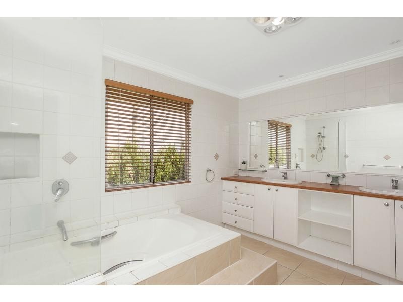 22 Kestrel Drive, Burleigh Waters QLD 4220