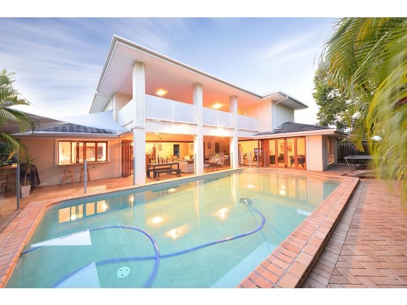 22 Kestrel Drive, Burleigh Waters QLD 4220