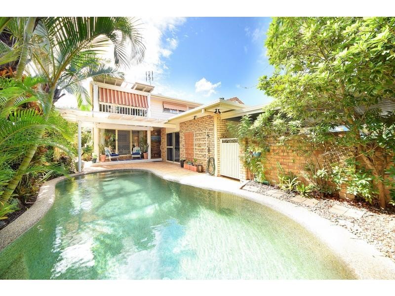 1/3 Symonds Road, Burleigh Heads QLD 4220