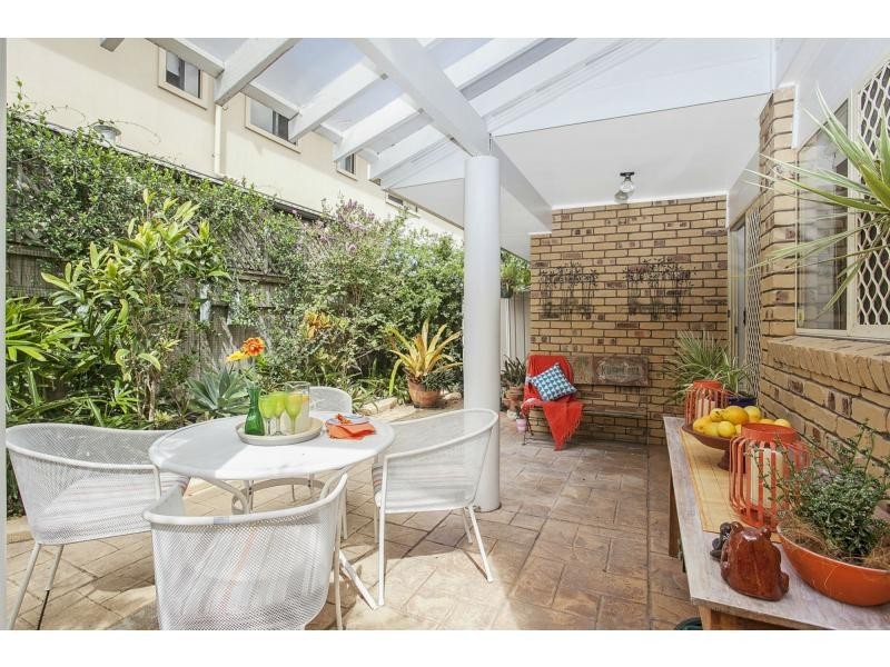 1/3 Symonds Road, Burleigh Heads QLD 4220