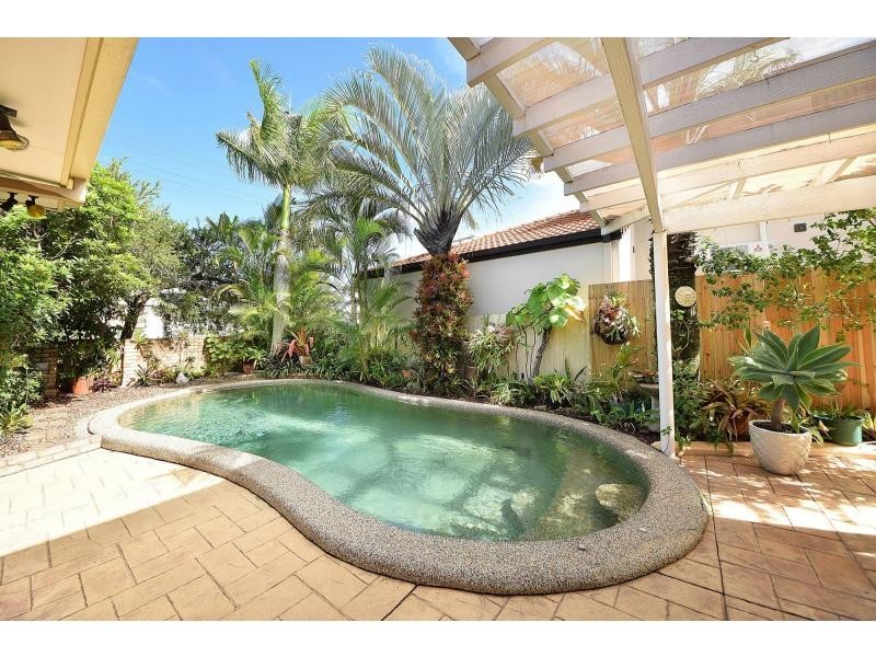 1/3 Symonds Road, Burleigh Heads QLD 4220