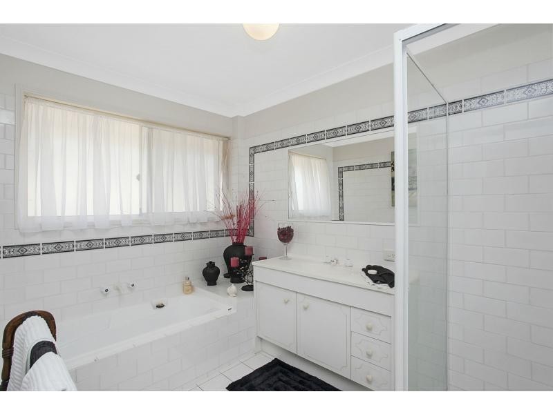 1/3 Symonds Road, Burleigh Heads QLD 4220