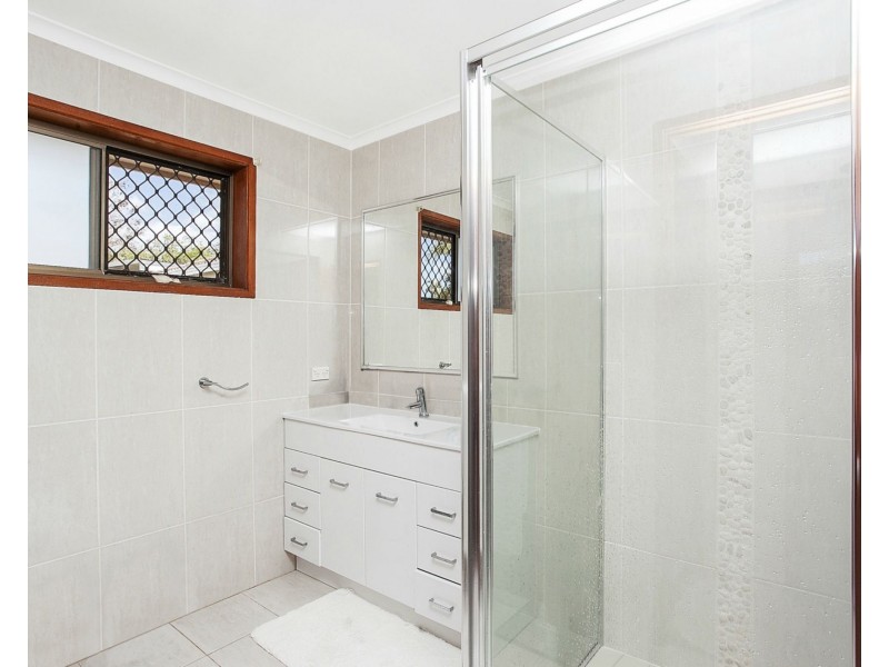 2/1 Peacock Place, Burleigh Waters QLD 4220