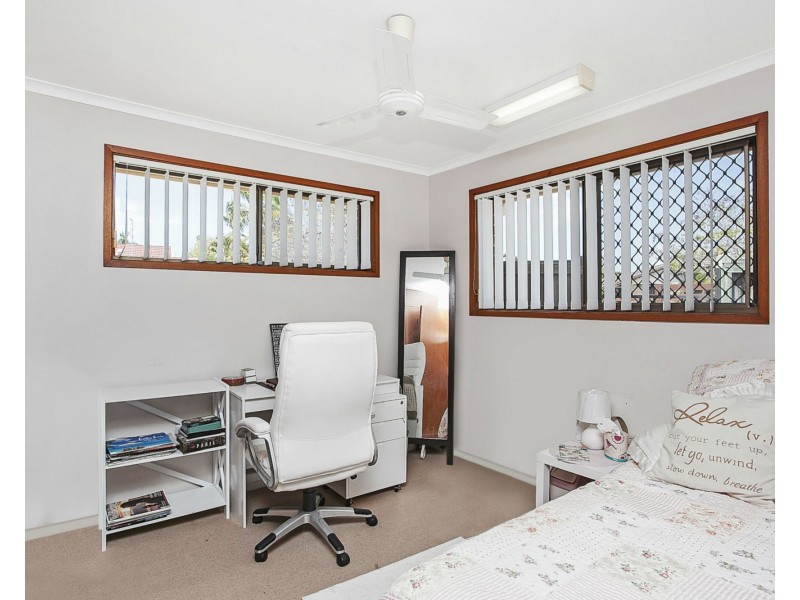 2/1 Peacock Place, Burleigh Waters QLD 4220