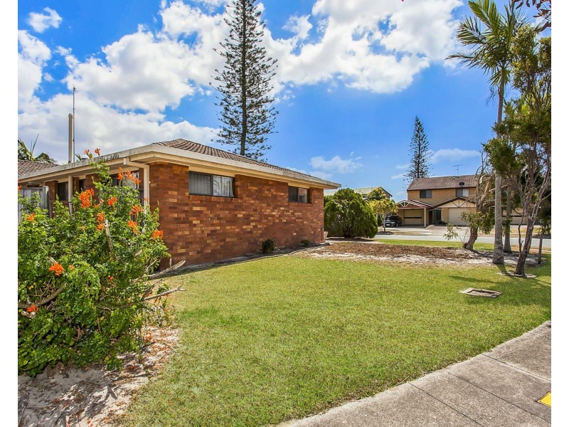 2/1 Peacock Place, Burleigh Waters QLD 4220