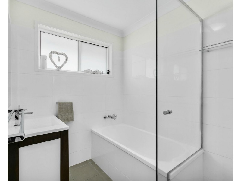 30 Honeyeater Drive, Burleigh Waters QLD 4220