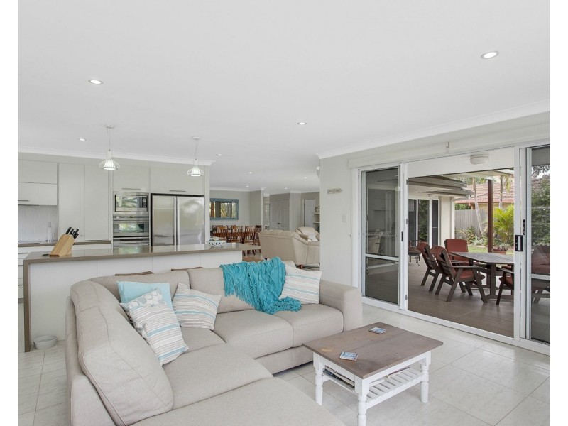 88 Honeyeater Drive, Burleigh Waters QLD 4220