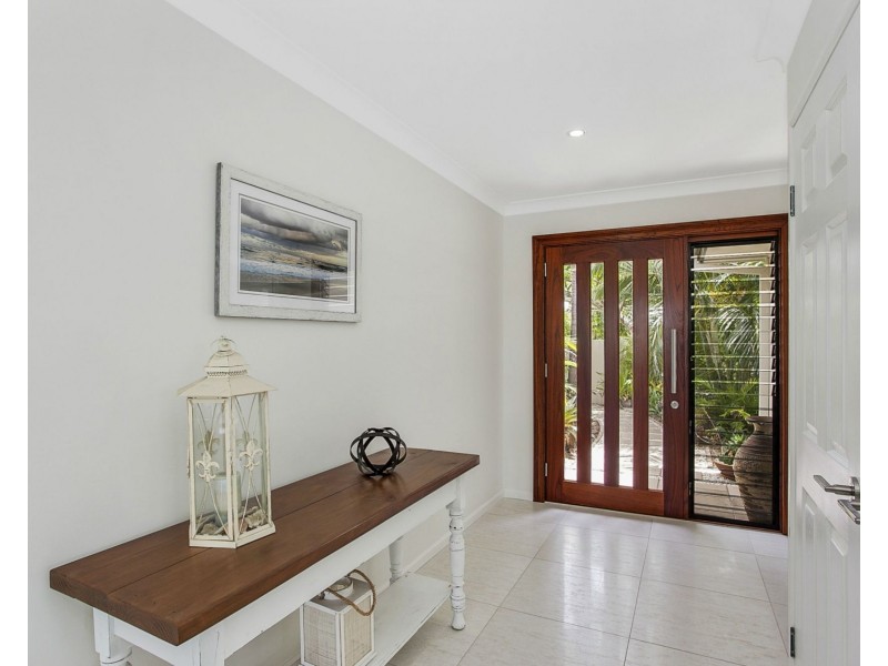 88 Honeyeater Drive, Burleigh Waters QLD 4220