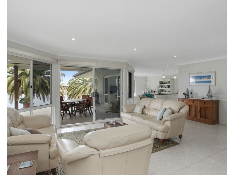 88 Honeyeater Drive, Burleigh Waters QLD 4220