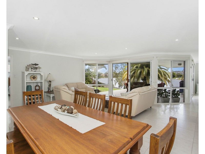 88 Honeyeater Drive, Burleigh Waters QLD 4220