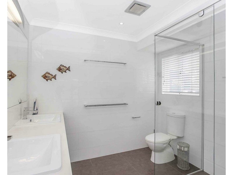 88 Honeyeater Drive, Burleigh Waters QLD 4220