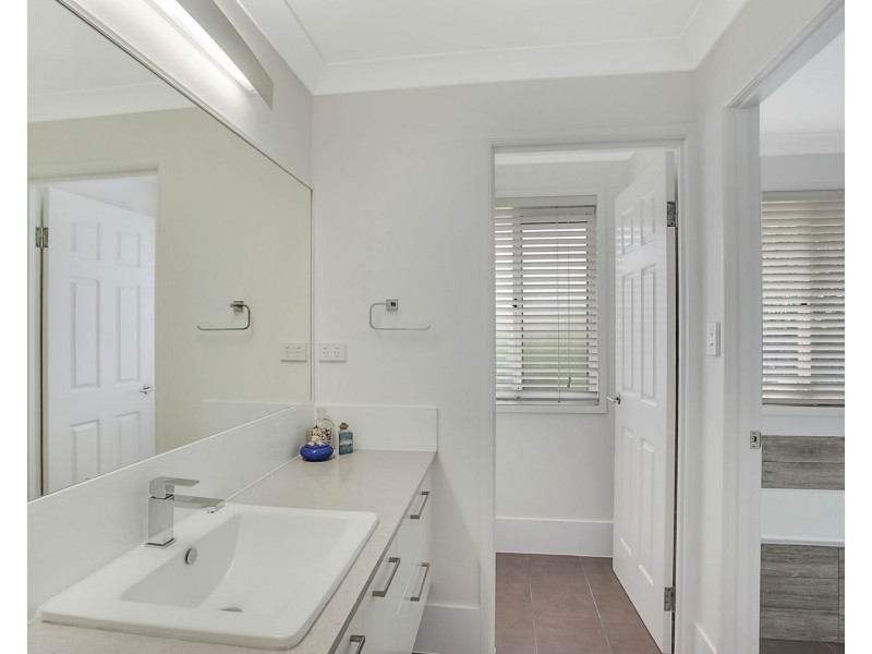 88 Honeyeater Drive, Burleigh Waters QLD 4220