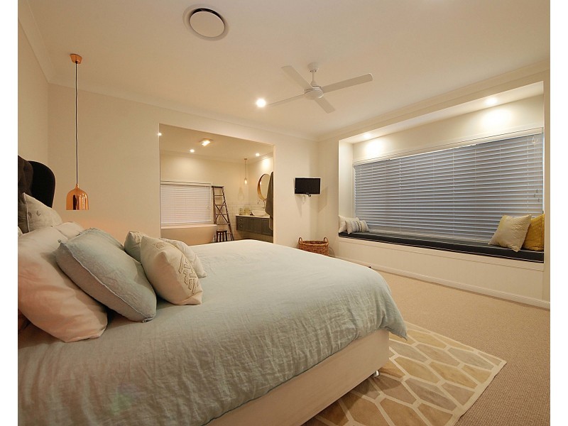 6 Babbler Court, Burleigh Waters QLD 4220