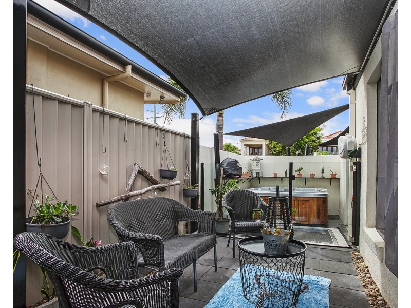 1/15 Miami Shore Parade, Miami QLD 4220