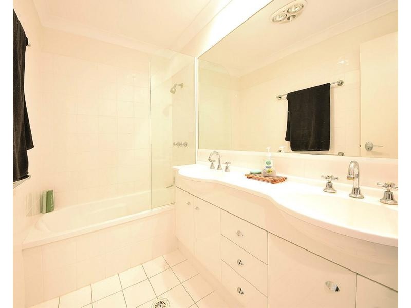 31/2 Ridgeline Way, Highland Park QLD 4211